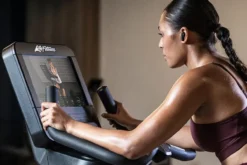 Life Fitness Club Series + (Plus) Upright Lifecycle Bike w/ SE3 Console (DEMO) (🧨JULY 4th SALE)