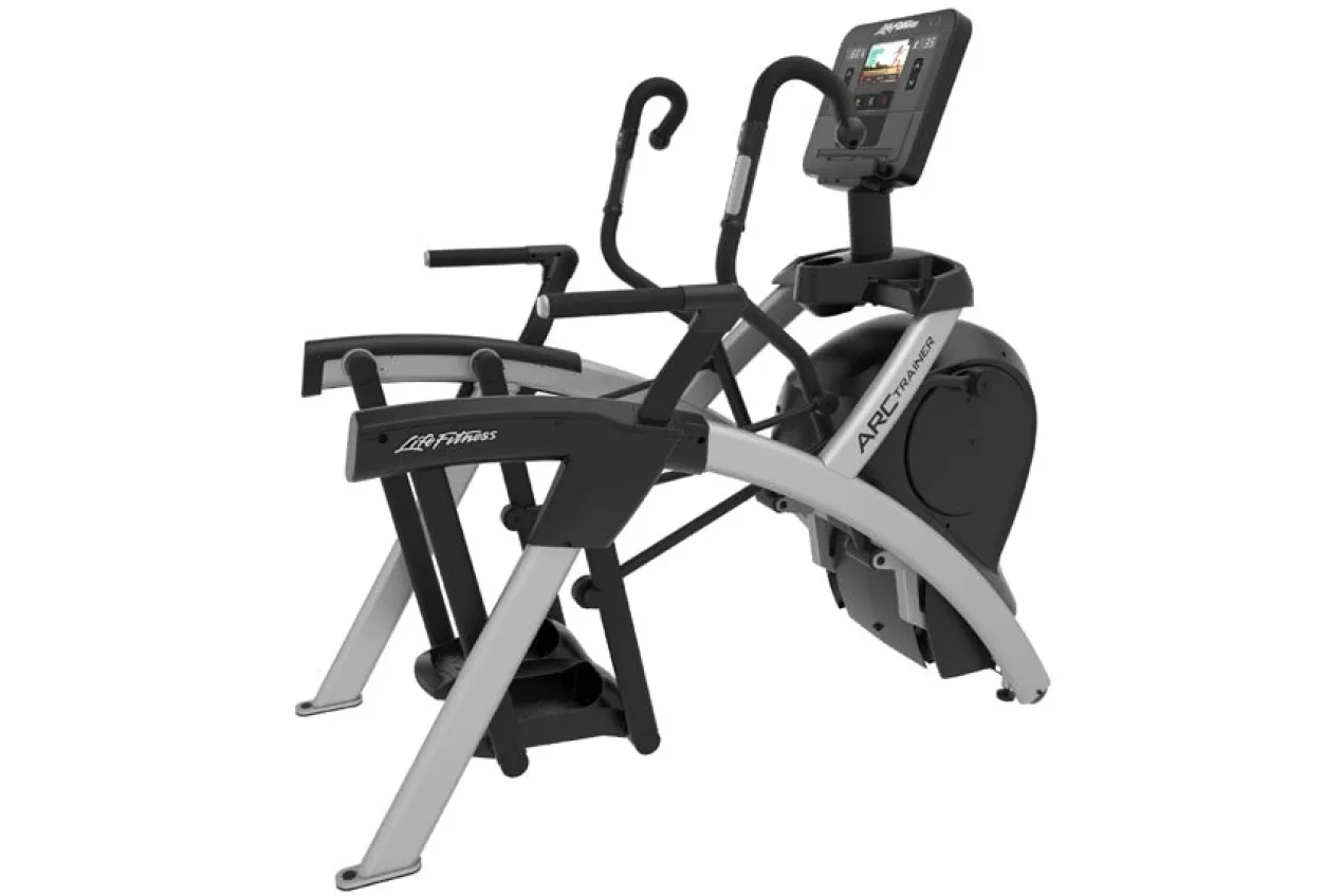Life Fitness Total Body Arc Trainer Elliptical w/ Discover SE3HD Console (DEMO) (🧨JULY 4th SALE)