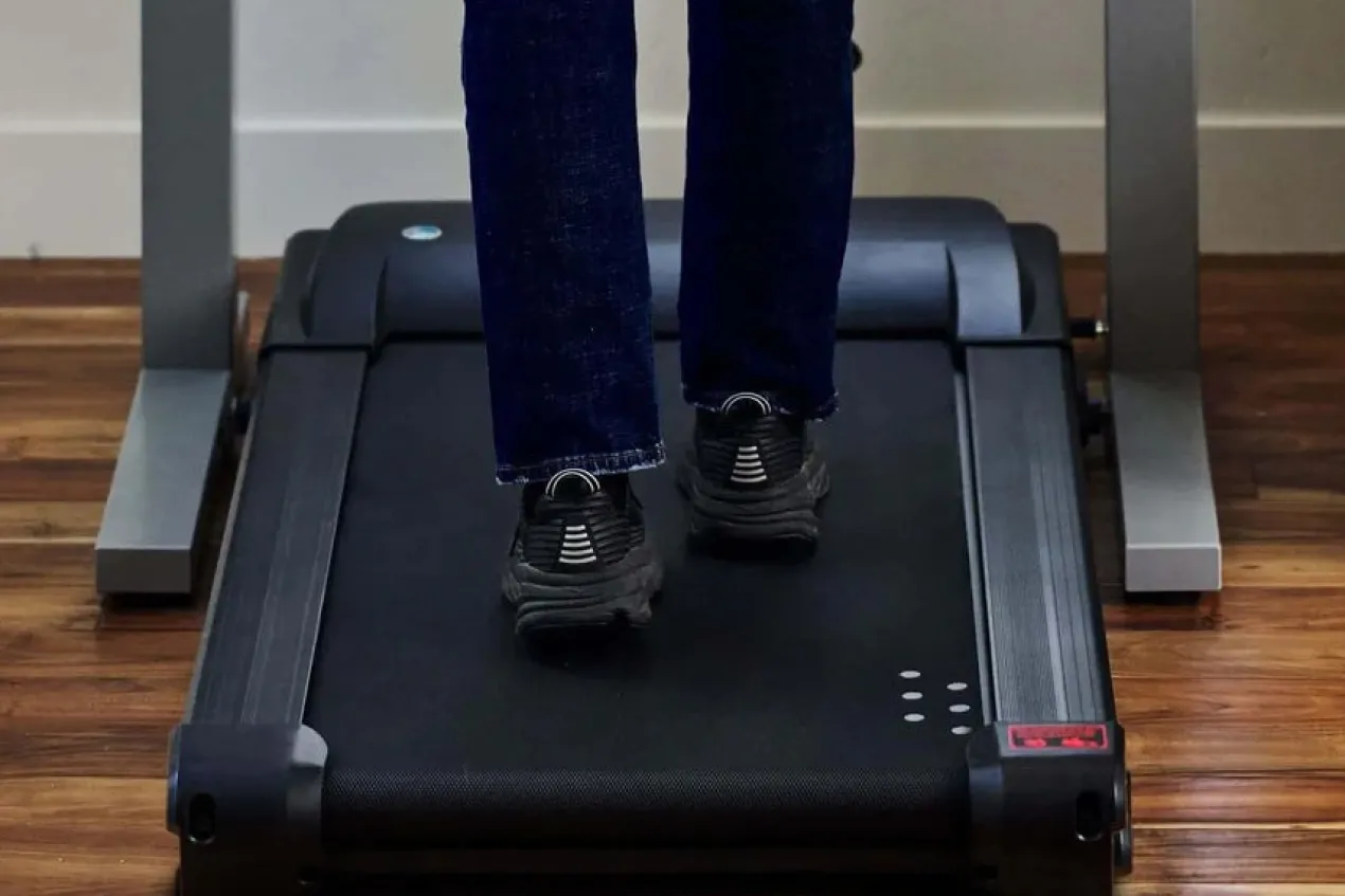 LifeSpan TR1000-GlowUp Under Desk Treadmill (Retro Hub)